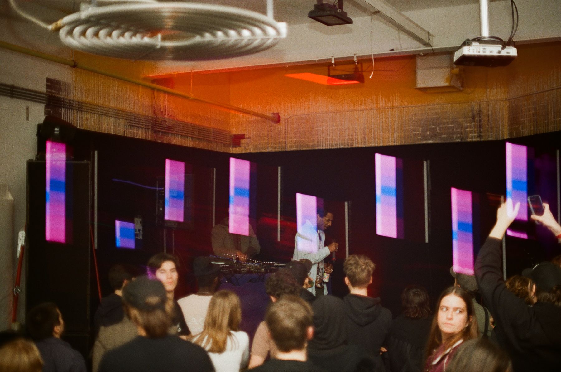 Zeldzame Album Release Performance — image 2